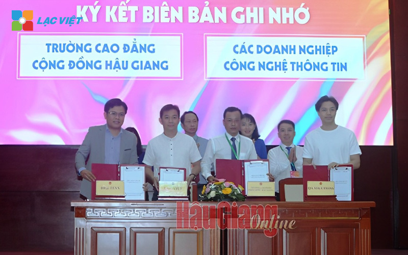 Trường Cao đẳng Hậu Giang cùng doanh nghiệp công nghệ ký kết biên bản