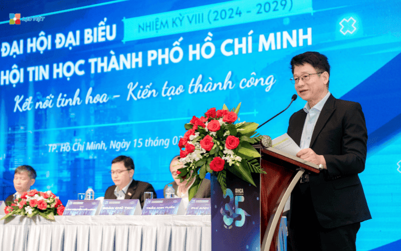 Tổng giám đốc Công ty Cổ phần Tin học Lạc Việt 