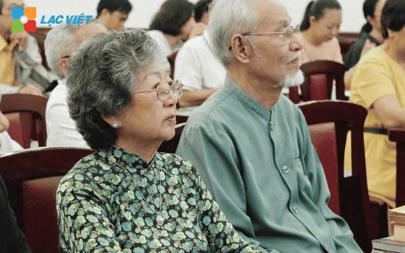 Ông bà Nguyễn Nhã đại diện tập san Sử địa tại sự kiện