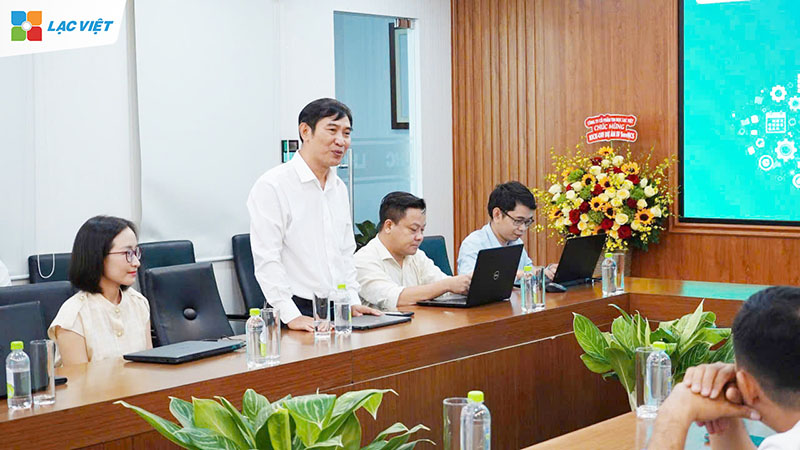 Đại diện Lạc Việt chia sẻ về lộ trình triển khai và cam kết đồng hành cùng Long Hậu tối ưu hóa quy trình quản trị nguồn nhân lực.